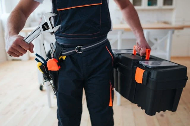 home 12 emergency plumber fixing burst pipe in Kenosha